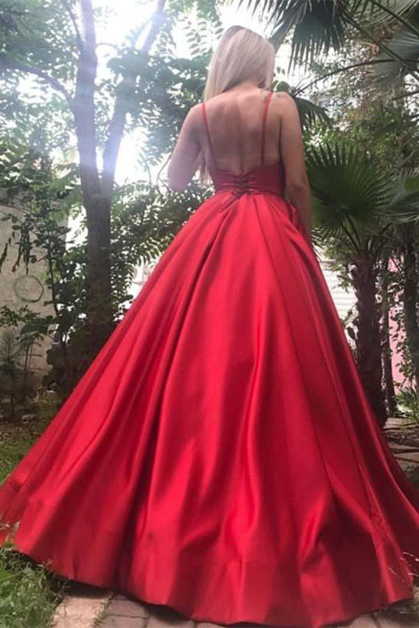 Vestido de fiesta azul rey de satén con tirantes finos y corte en A hasta el suelo